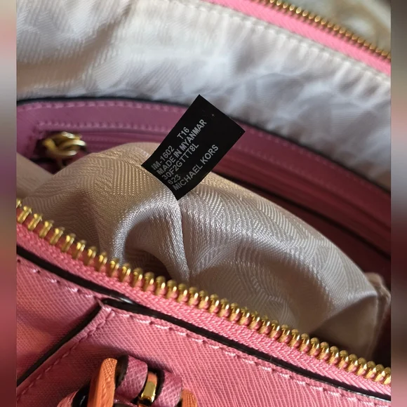 Michael Kors | Misty Rose Saffiano Leather Tote - Picture 7 of 8